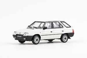 Škoda Forman (1993) – Weißer Schwan